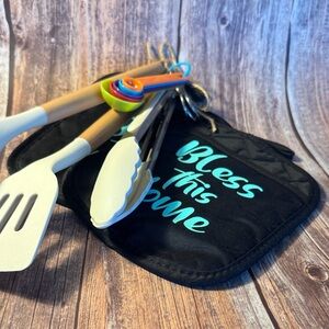 NEW Black Pot Holders with Utensils, Meas. Spoons and Custom Vinyl Item #PHK6654